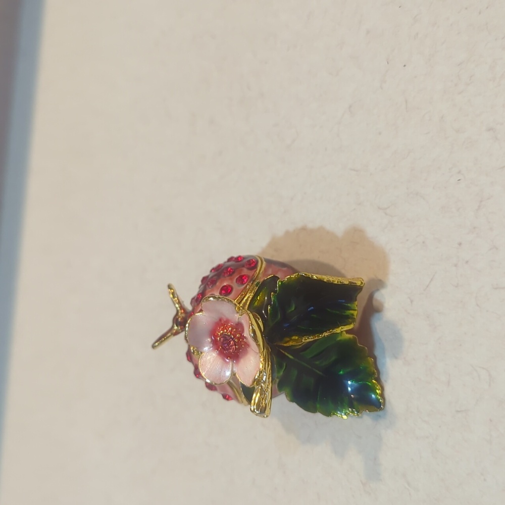Elegant Rhinestone Jeweled Strawberry with Bee Ring/Trinket Box - Picture 2 of 3